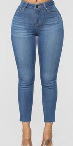 Ankle jeans with raw hem *sold out on site*